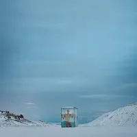 Bríet — Cold Feet — обложка